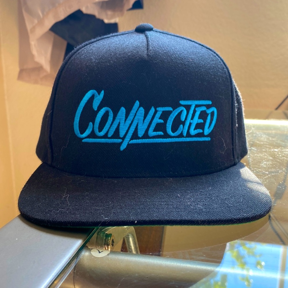 Connected SnapBack with Green Underbill